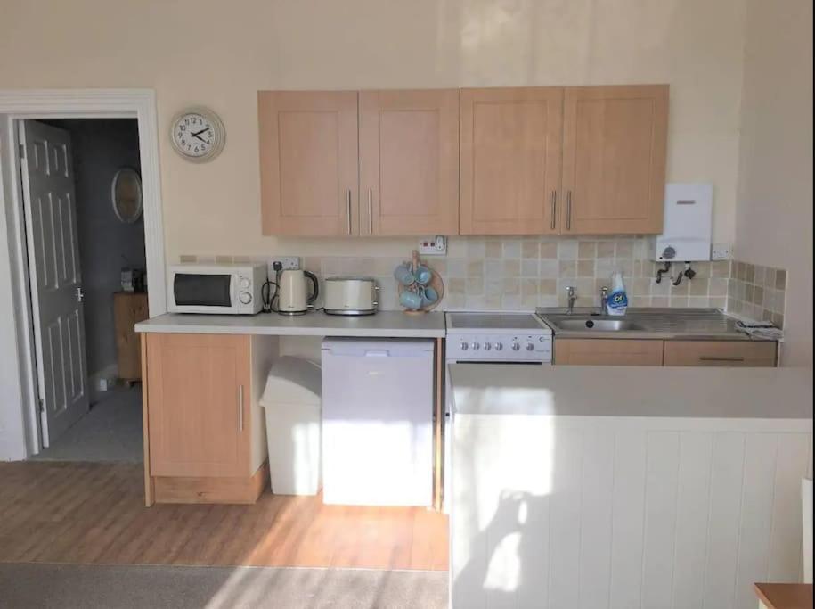 Spacious 1 Bedroom Apartment Near Seafront Penzance Exterior photo